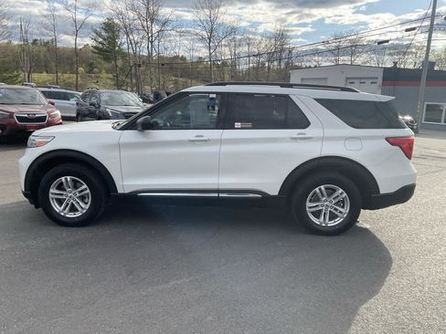 Used 2022 Ford Explorer XLT w/ Equipment Group 202A AWD/4WD image 2