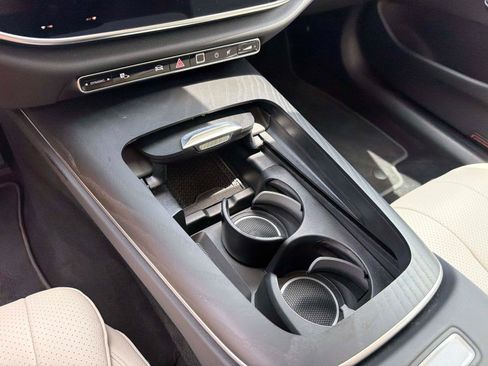 Used 2025 Mercedes-Benz E 350 Sedan image 23