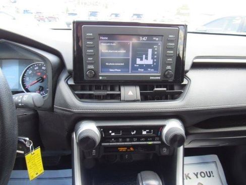Used 2021 Toyota RAV4 LE AWD/4WD image 24