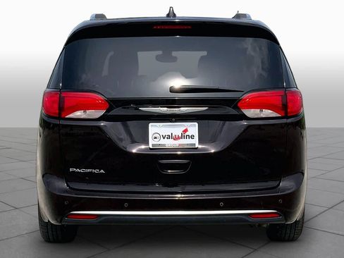 Used 2017 Chrysler Pacifica Touring-L Plus w/ Tire & Wheel Group FWD image 5