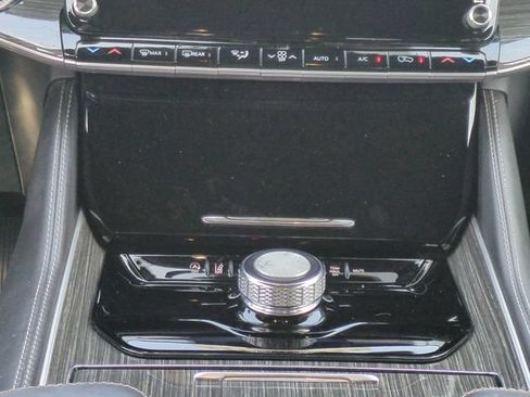 Used 2022 Jeep Wagoneer Series III w/ Premium Group I RWD image 22