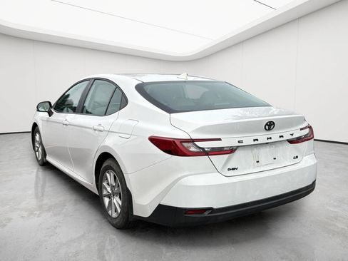 Used 2025 Toyota Camry LE w/ Convenience Package FWD image 4