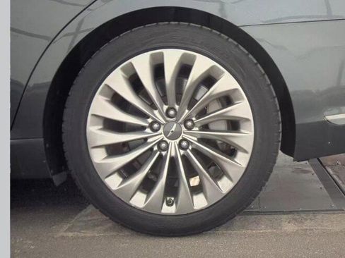 Used 2018 Genesis G90 3.3T Premium image 10