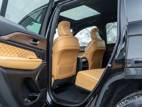 Used 2024 Jeep Grand Cherokee Summit w/ Adv Protech Group IV image 31