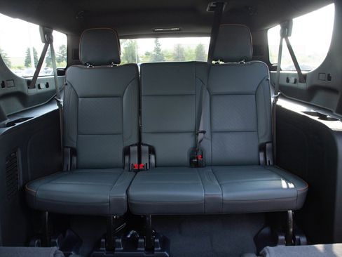 Used 2025 GMC Yukon XL AT4 w/ AT4 Premium Package AWD/4WD image 18