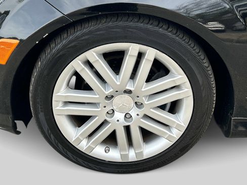 Used 2009 Mercedes-Benz C 300 4MATIC Sedan image 9
