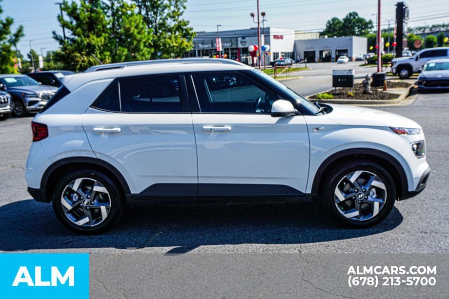 Used 2025 Hyundai Venue SEL FWD image 8