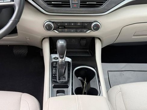 Used 2023 Nissan Altima 2.5 SV w/ SV Premium Package FWD image 16