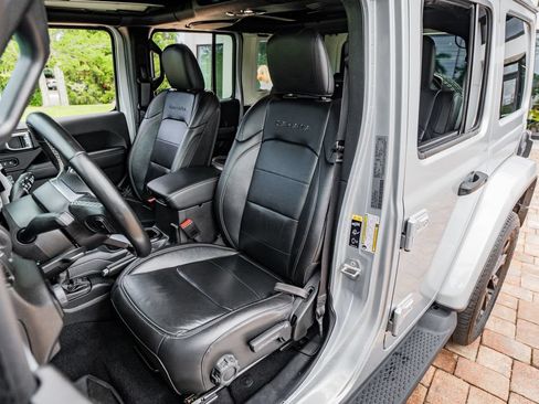 Used 2023 Jeep Wrangler Unlimited Sahara w/ Cold Weather Group AWD/4WD image 18