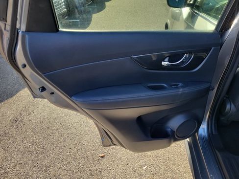 Used 2019 Nissan Rogue S w/ Special Edition Package FWD image 14