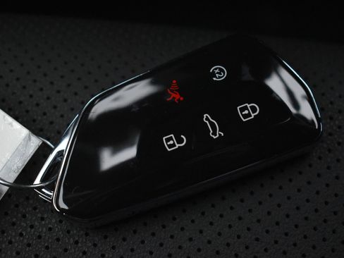 Used 2025 Volkswagen Atlas Cross Sport SE image 30