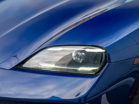 Certified 2025 Porsche Taycan AWD/4WD image 28