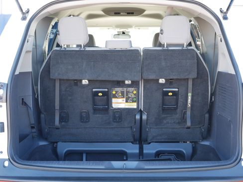 Used 2021 Toyota Sienna LE image 18