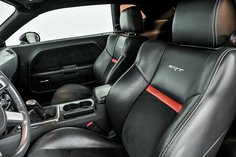 Used 2010 Dodge Challenger SRT8 RWD image 16