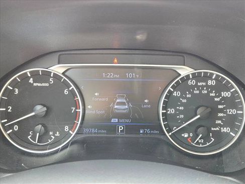 Used 2025 Nissan Altima 2.5 SV FWD image 11