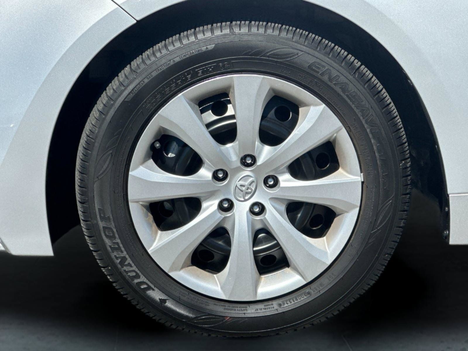 Used 2024 Toyota Corolla LE FWD image 23