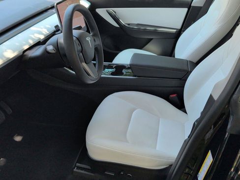 Used 2021 Tesla Model Y Long Range AWD/4WD image 5