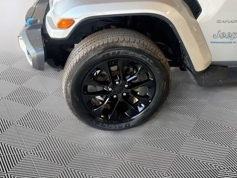 Used 2023 Jeep Wrangler Unlimited Sahara AWD/4WD image 35