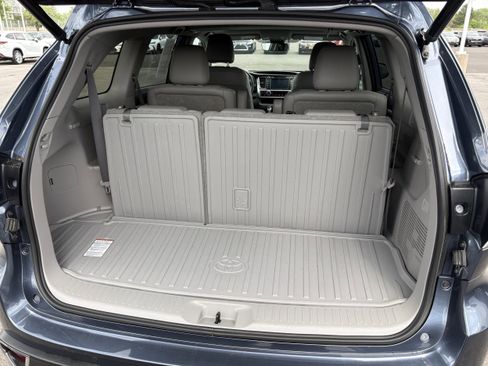 Used 2019 Toyota Highlander Limited AWD/4WD image 8