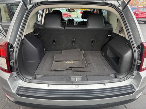 Used 2017 Jeep Compass Latitude image 15