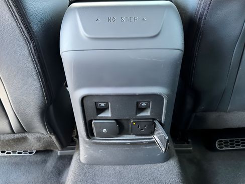 Used 2023 Ford Bronco Wildtrak AWD/4WD image 34