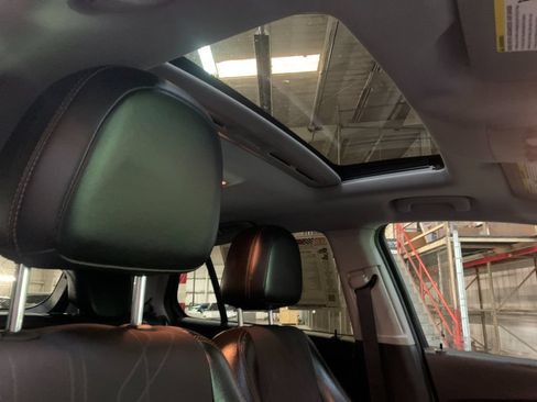 Used 2021 Chevrolet Equinox LT FWD image 19