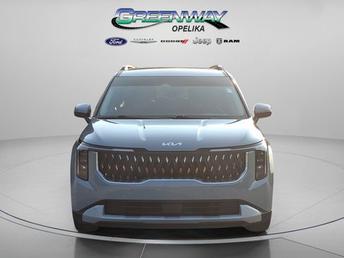 Used 2025 Kia Carnival EX FWD image 2