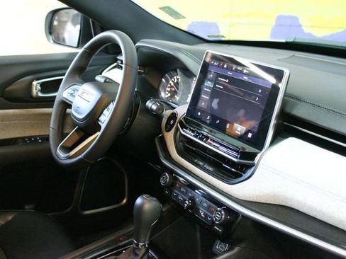 Used 2024 Jeep Compass Latitude w/ Convenience Group image 10