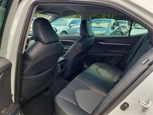 Used 2024 Toyota Camry SE image 6