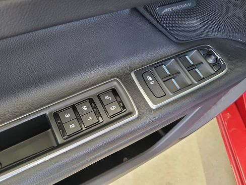 Used 2018 Jaguar XF Premium AWD/4WD image 22