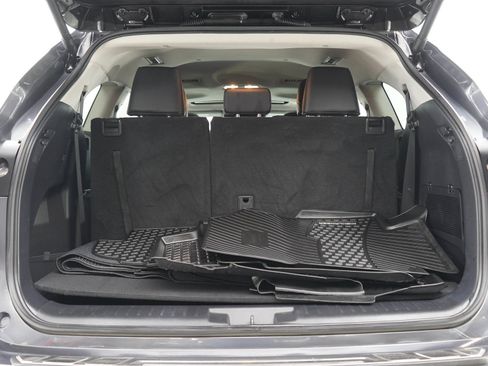 Used 2025 Toyota Highlander XLE AWD/4WD image 17