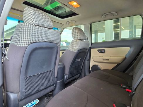 Used 2010 Kia Soul ! FWD image 17
