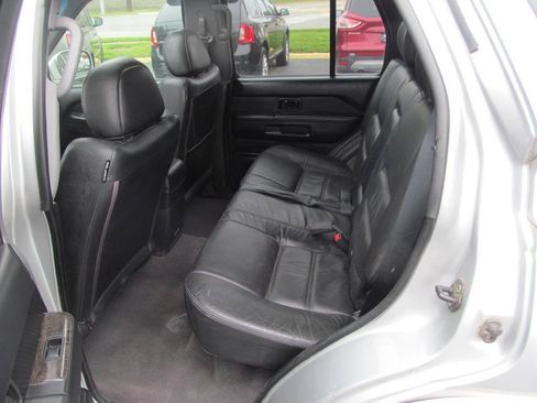 Used 2004 Nissan Pathfinder LE Platinum RWD image 17