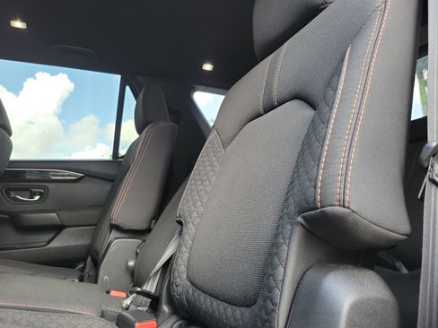 Certified 2025 Honda Pilot Sport image 9