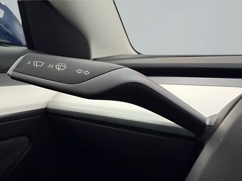 Used 2023 Tesla Model 3 Standard Range image 17