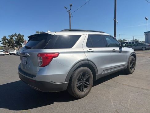 Used 2020 Ford Explorer XLT w/ Equipment Group 202A image 5