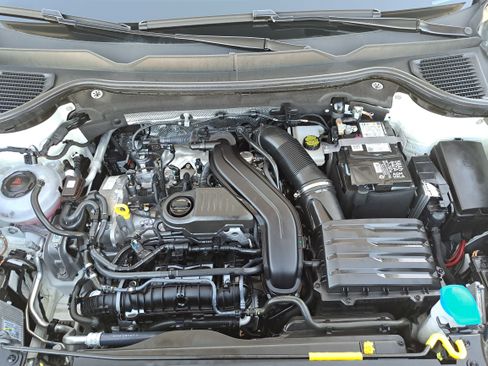 Certified 2024 Volkswagen Taos SEL image 28