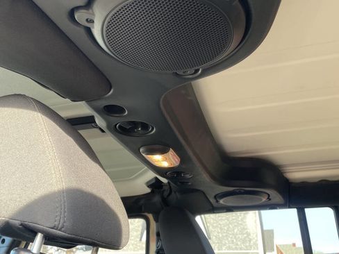 Used 2011 Jeep Wrangler Unlimited Sahara w/ Connectivity Group image 29