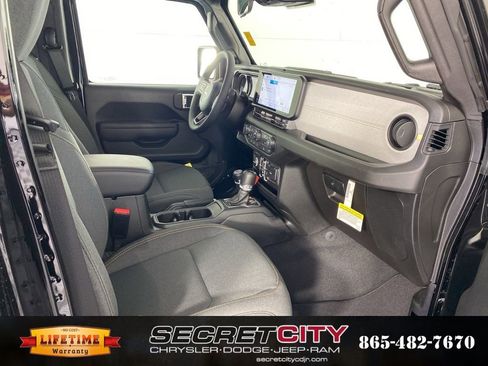 New 2025 Jeep Gladiator Sport image 33