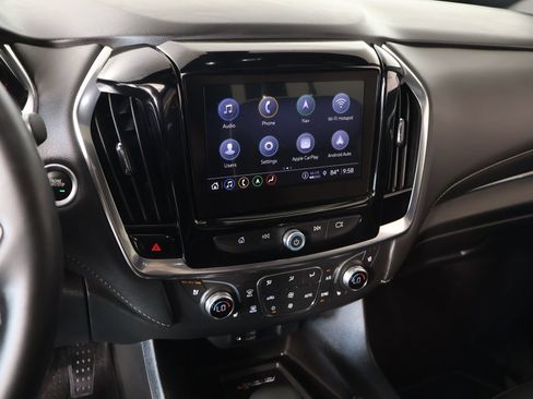 Used 2023 Chevrolet Traverse Premier FWD image 5
