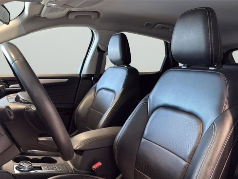 Used 2022 Ford Escape SEL image 10