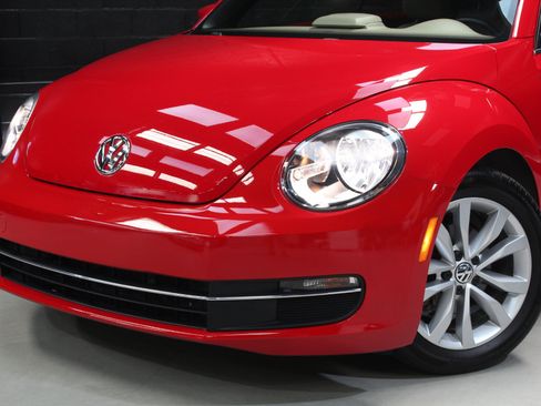 Used 2014 Volkswagen Beetle TDI FWD image 5