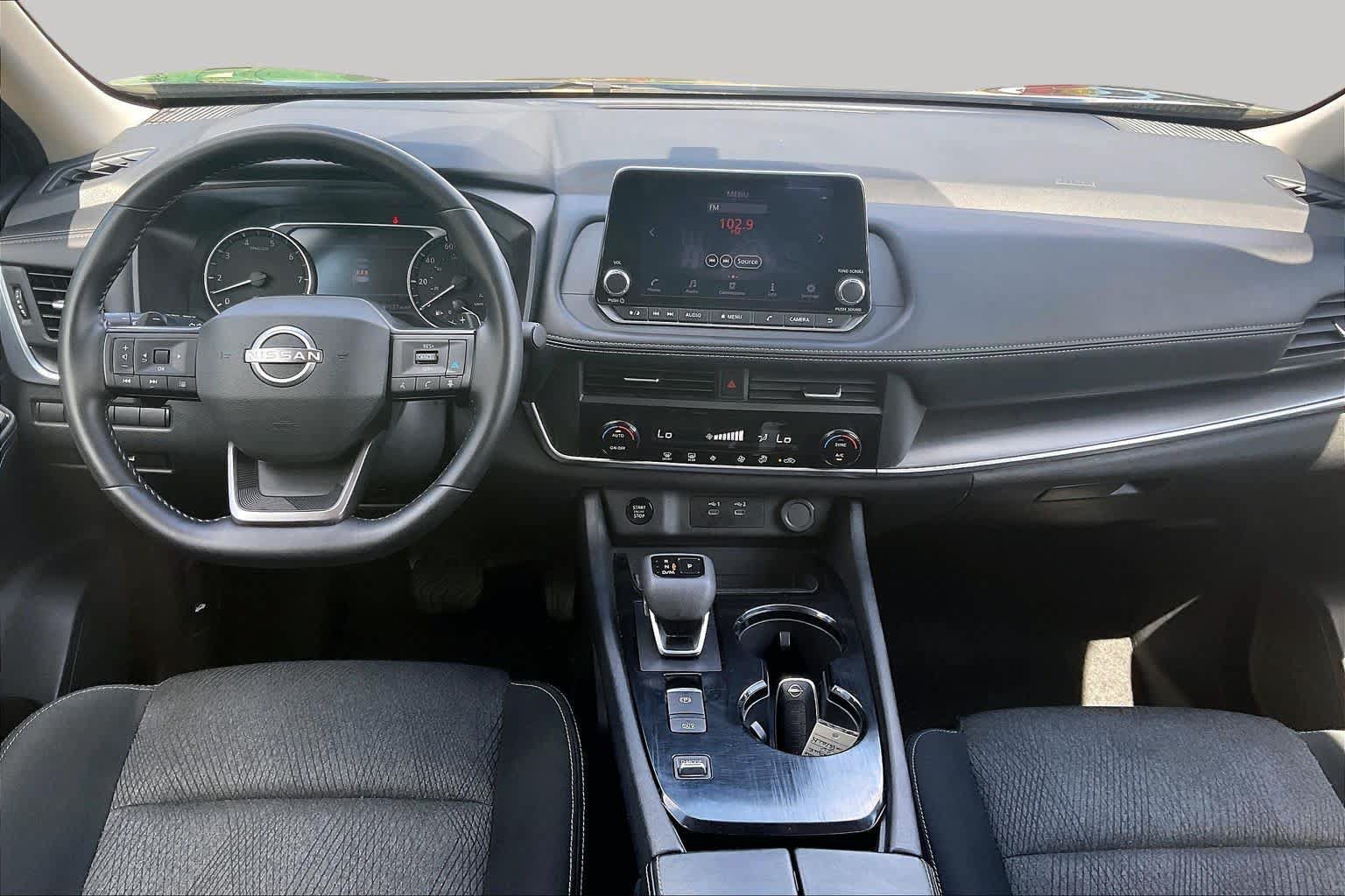 Used 2025 Nissan Rogue SV FWD image 15