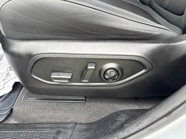 Used 2021 Jeep Grand Cherokee L Laredo w/ Luxury Tech Group I AWD/4WD image 4