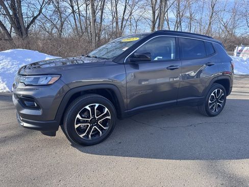 Used 2022 Jeep Compass Limited image 7