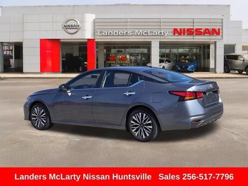Used 2024 Nissan Altima 2.5 SV FWD image 6