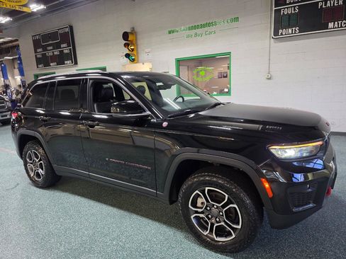 Used 2022 Jeep Grand Cherokee Trailhawk w/ Luxury Tech Group III AWD/4WD image 5