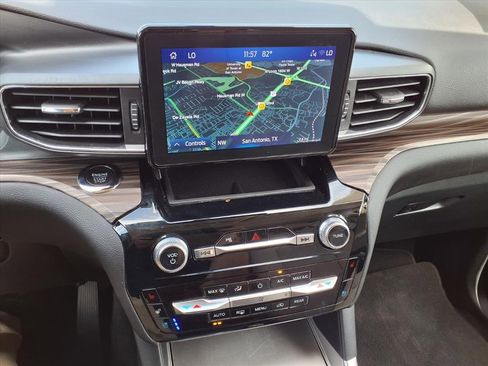 Used 2024 Ford Explorer Limited image 17
