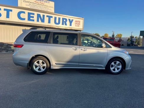 Used 2020 Toyota Sienna LE image 18