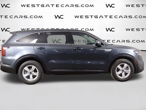 Used 2021 Kia Sorento LX FWD image 41